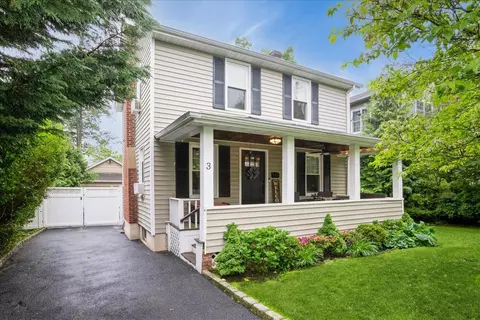 3 Coles St, Glen Cove, NY 11542