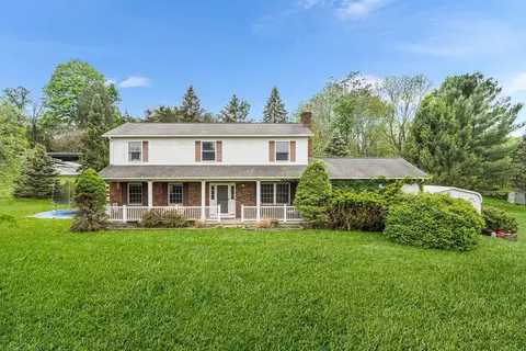 194 Overlook Rd, Poughkeepsie, NY 12603