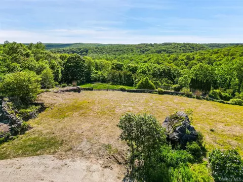 371-383 Pea Pond Rd, Bedford, NY 10536