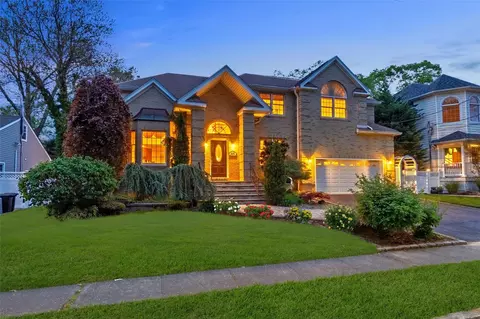 2175 Helene Ave, Merrick, NY 11566