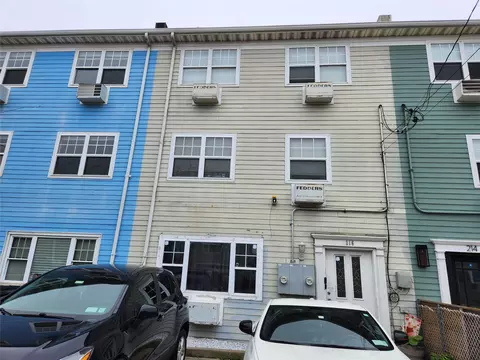 2-16 Beach 98 St, Rockaway Park, NY 11694