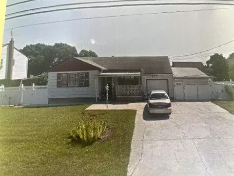 937 3 St, West Babylon, NY 11704
