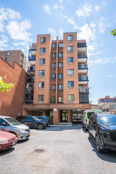 144-68 38th Ave #402, Flushing, NY 11354