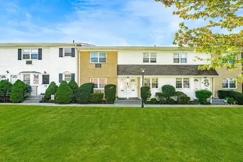 4804 Wilshire Ln #4804, Oakdale, NY 11769