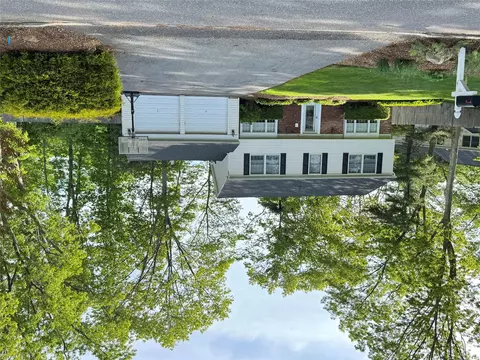 3 Sanford Ln, Stony Brook, NY 11790