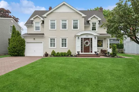 173 Willow St, Garden City, NY 11530