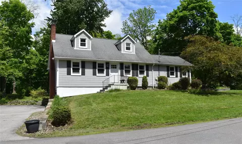 101 Sunrise Hill Rd, Fishkill, NY 12524