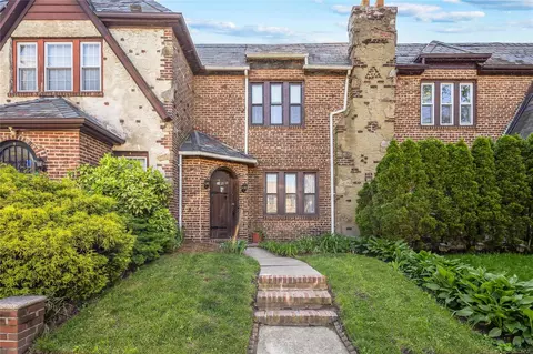 29-03 167th St, Flushing, NY 11358