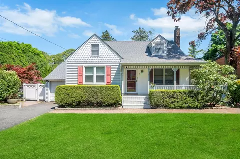 9 Forest Rd, Kings Park, NY 11754