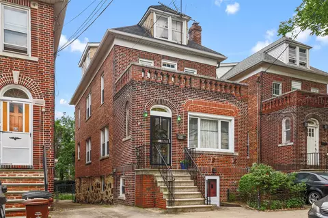 332 E 240th St, New York, NY 10470