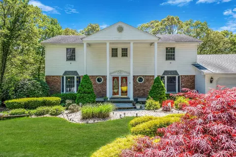3 Talisman Dr, Dix Hills, NY 11746