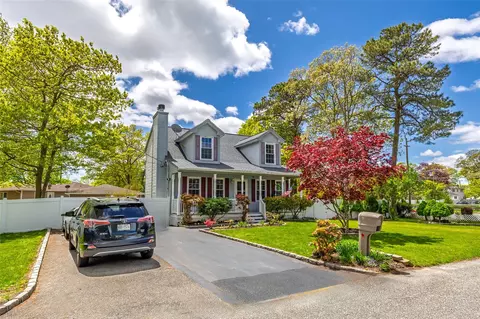 26 Arpage Dr E, Shirley, NY 11967