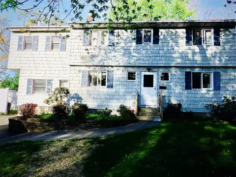 40 Kent Ln, Centereach, NY 11720