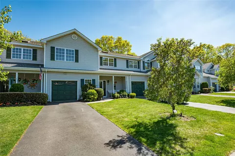 118 Willow Wood Dr #118, Oakdale, NY 11769