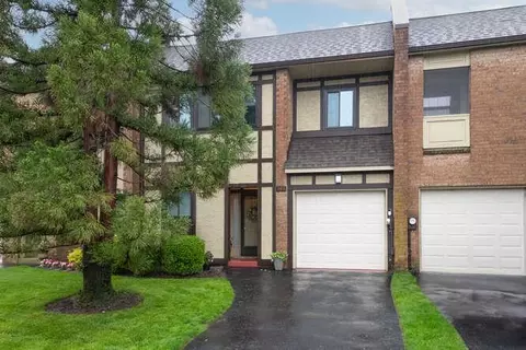 141 Southgate Dr, Massapequa Park, NY 11762