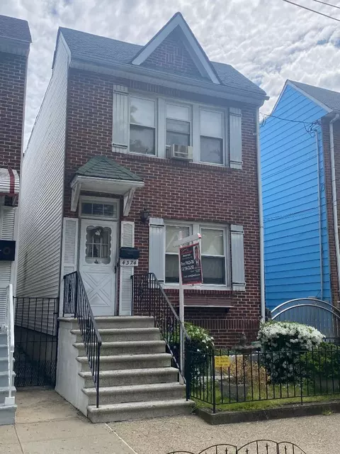 4374 De Reimer Ave, New York, NY 10466