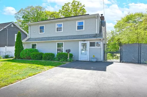 63 William St, Copiague, NY 11726