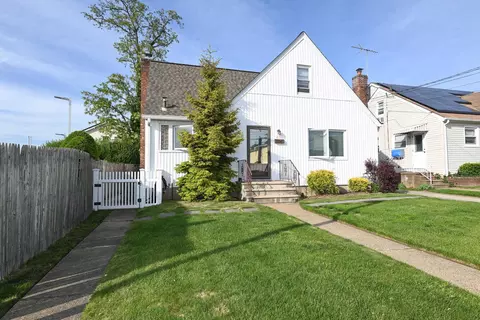 1070 Polk Ave, Franklin Square, NY 11010