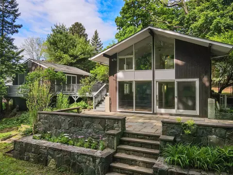 14 Lounsbury Rd, Cortlandt, NY 10520