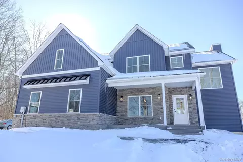 29 Hubbard Rd, Wallkill, NY 10940