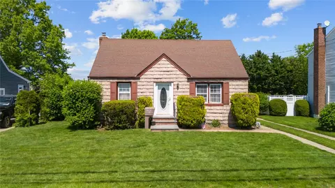 383 Chestnut Ave, East Meadow, NY 11554