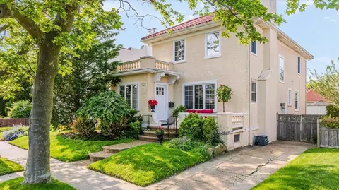 237 W Olive St, Long Beach, NY 11561