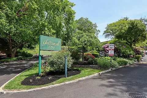 34 Pearsall Ave #4K, Glen Cove, NY 11542