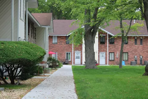 35 Navajo Ct #35, Coram, NY 11727