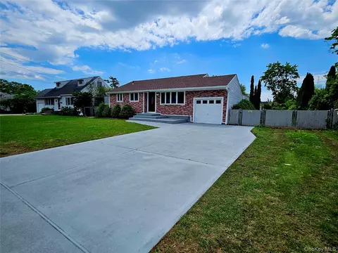 30 Eugene Dr, Kings Park, NY 11754