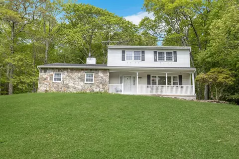 28 Mey Crescent Rd, Stormville, NY 12582
