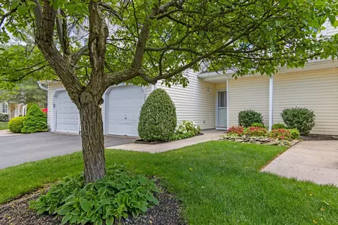329 Erin Ln, Setauket, NY 11733