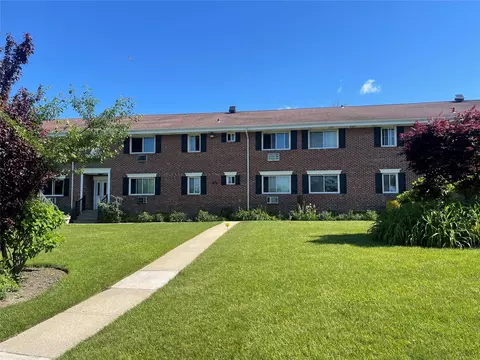 200 Merrick Rd #Q, Amityville, NY 11701