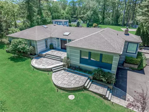 11 Faulkner Ln, Dix Hills, NY 11746