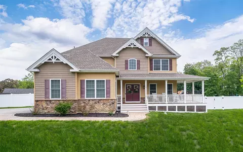 14 Cooper Ct, New Windsor, NY 12553