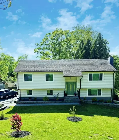 3209 N Deerfield Ave, Yorktown, NY 10598