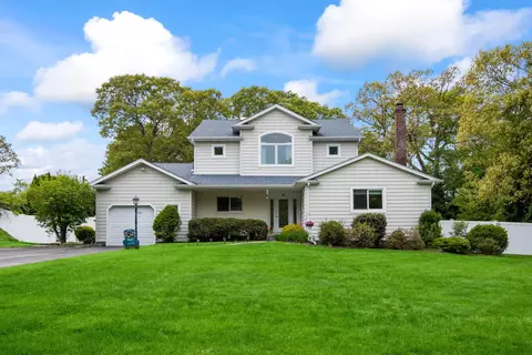 43 Merrivale Dr, Smithtown, NY 11787