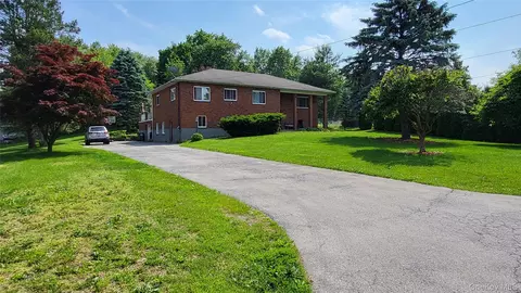 23 Mclaughlin Dr, Marlboro, NY 12542