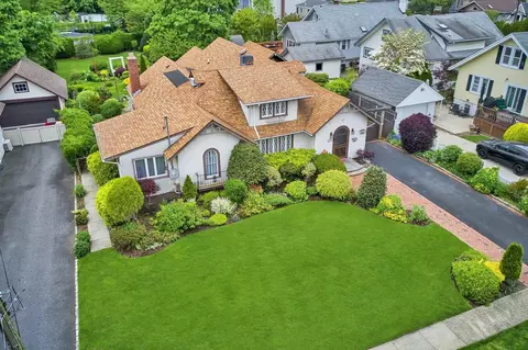 2600 Garden St, Baldwin, NY 11510