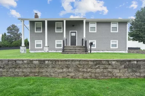181 Central Park Rd E, Plainview, NY 11803