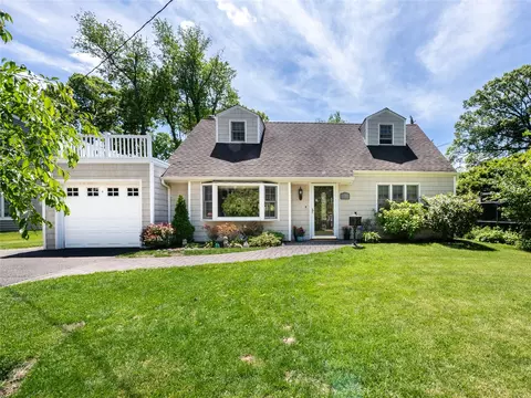 94 Shadyside Ave, North Hempstead, NY 11050