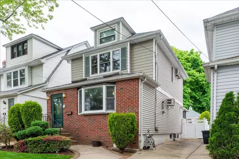 92-11 70 Ave, New York, NY 11375