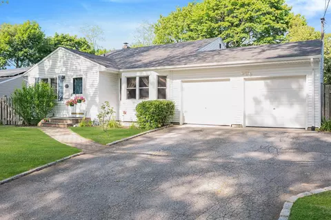 105 1st Ave, Kings Park, NY 11754