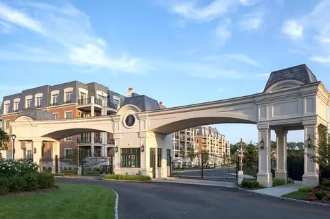 6000 Royal Ct #6207, North Hempstead, NY 11040