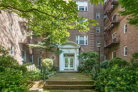 117-01 Park Ln S #C 1F, Kew Gardens, NY 11415