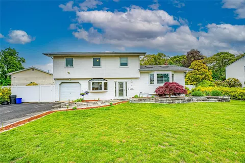 11 Dartmouth Dr, Deer Park, NY 11729