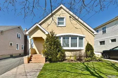 1000 Russell St, Franklin Square, NY 11010