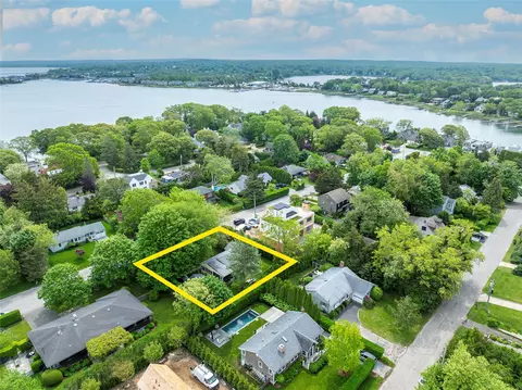 31 Sunset Dr, Sag Harbor, NY 11963
