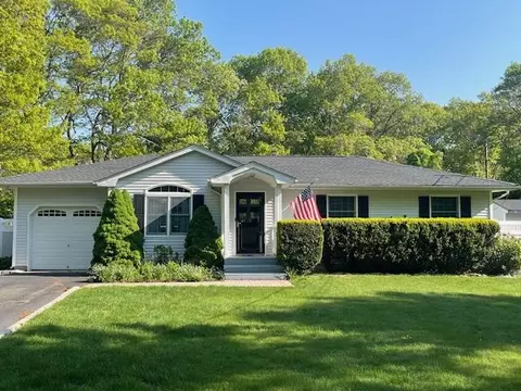 223 Southaven Ave, Medford, NY 11763