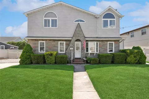 183 N Greene Ave, Lindenhurst, NY 11757
