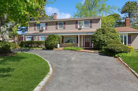 291 E Woodside Ave, Medford, NY 11763